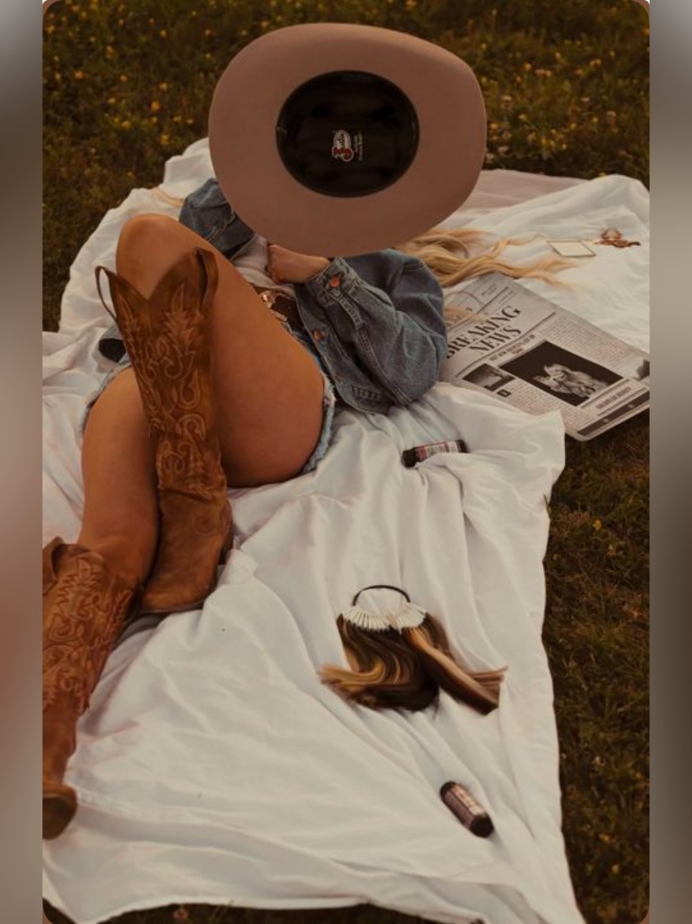 She 8:Rodeo Roundup Light Gray Graphic Crewneck Sweatshirt